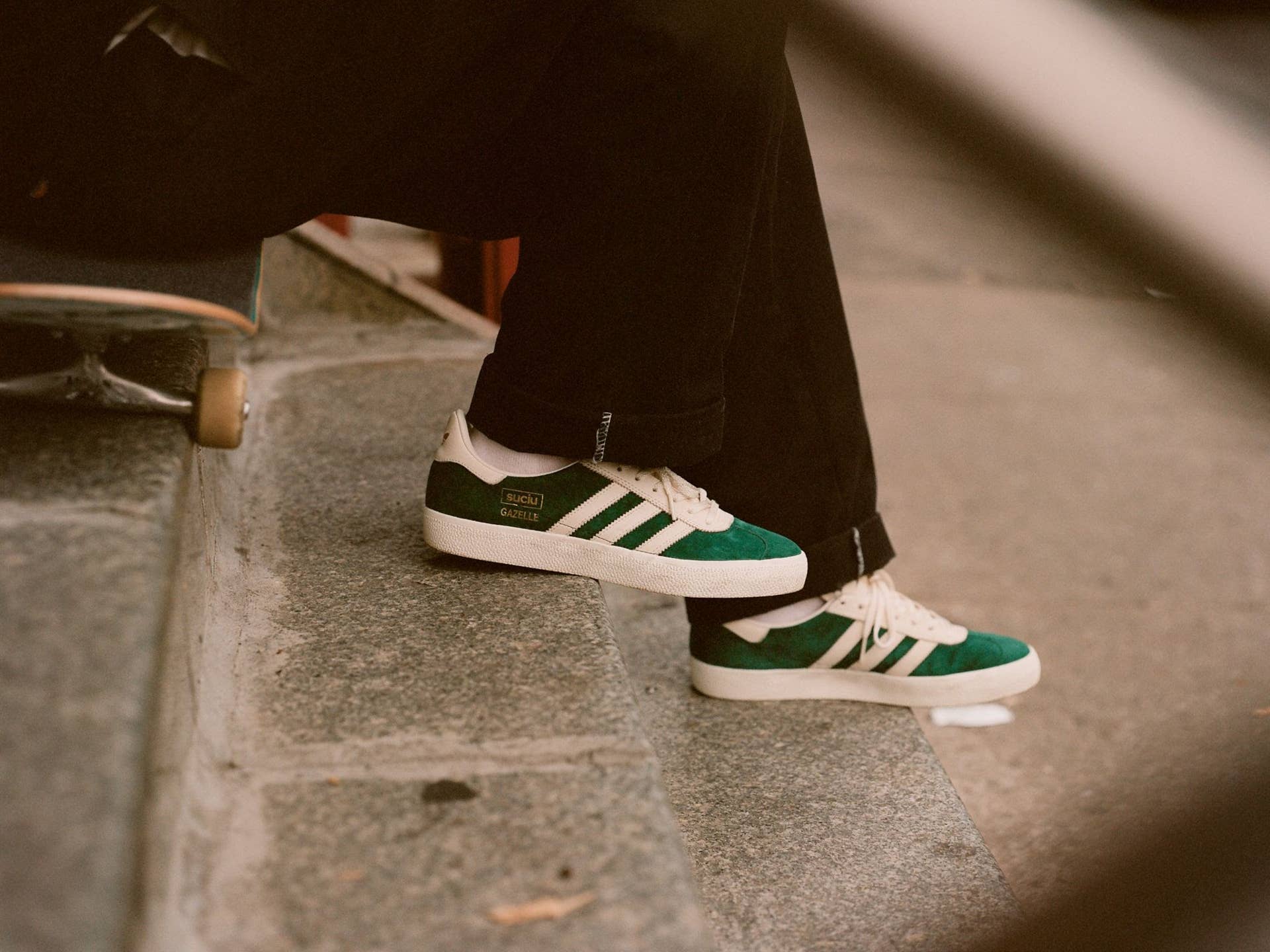 adidas gazelle silver green womens Adidas X Familia Gazelle ADV MNUFC  humidity
