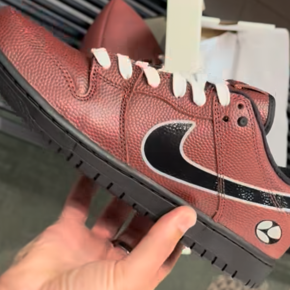 Limosine Skateboards × Nike SB Dunk Low Limosine Skateboards Nike SB Dunk Low HJ4131-200
