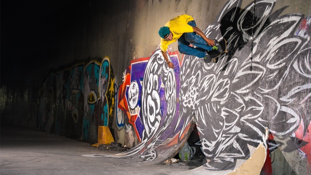 Vincent Alvarez "Panther" Deck With Art by Pawel Swanski