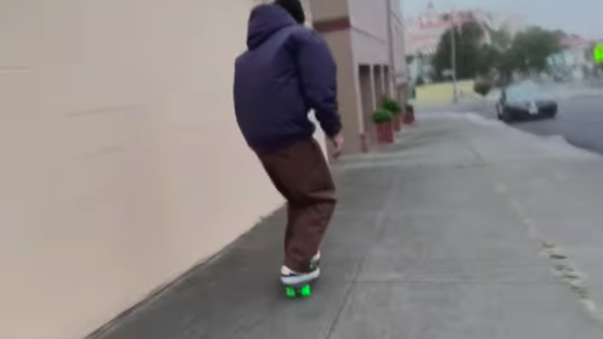 Look: Peter Hewitt Jammin' The Streets of San Francisco on