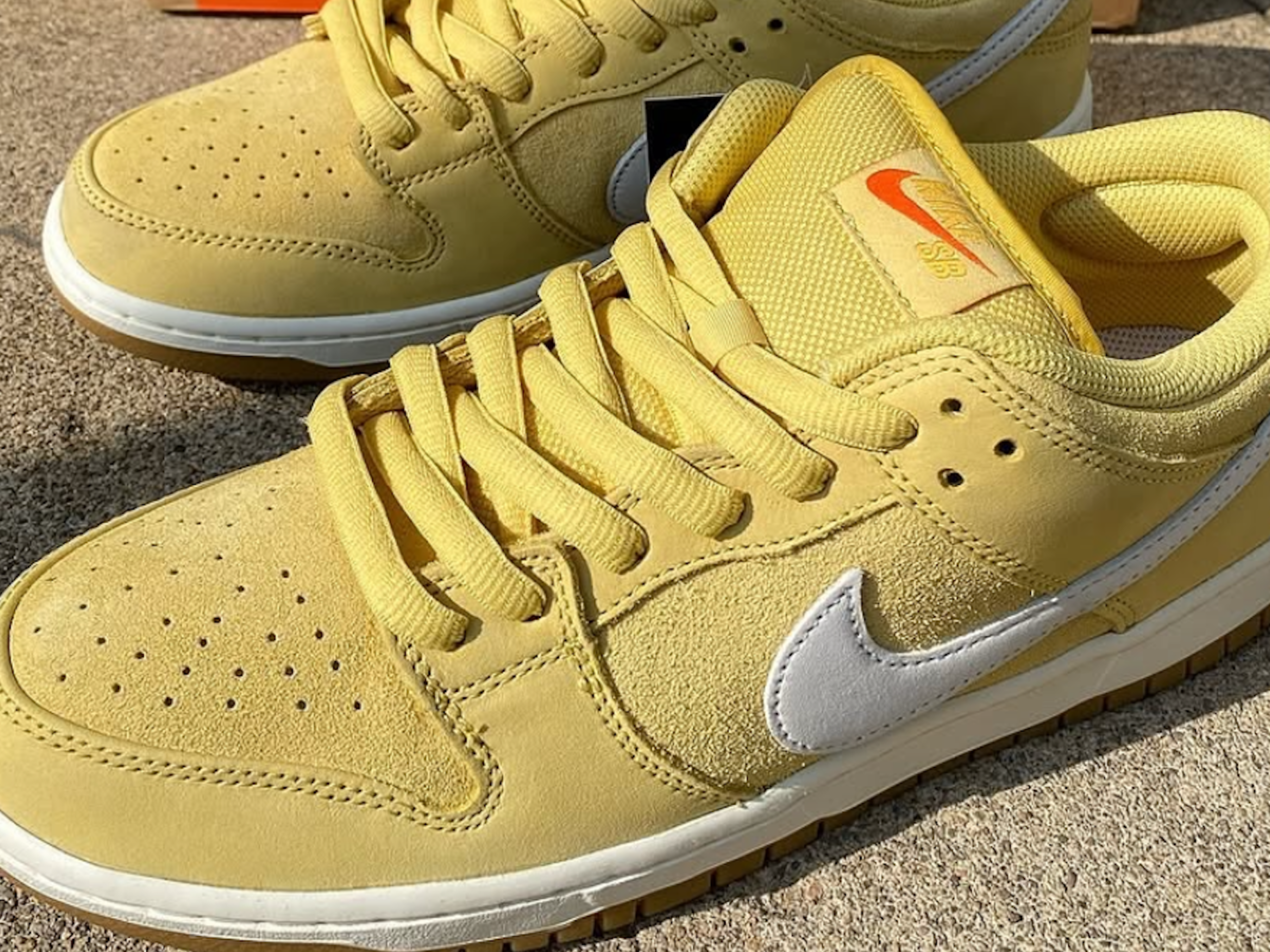 diamond nike sb yellow