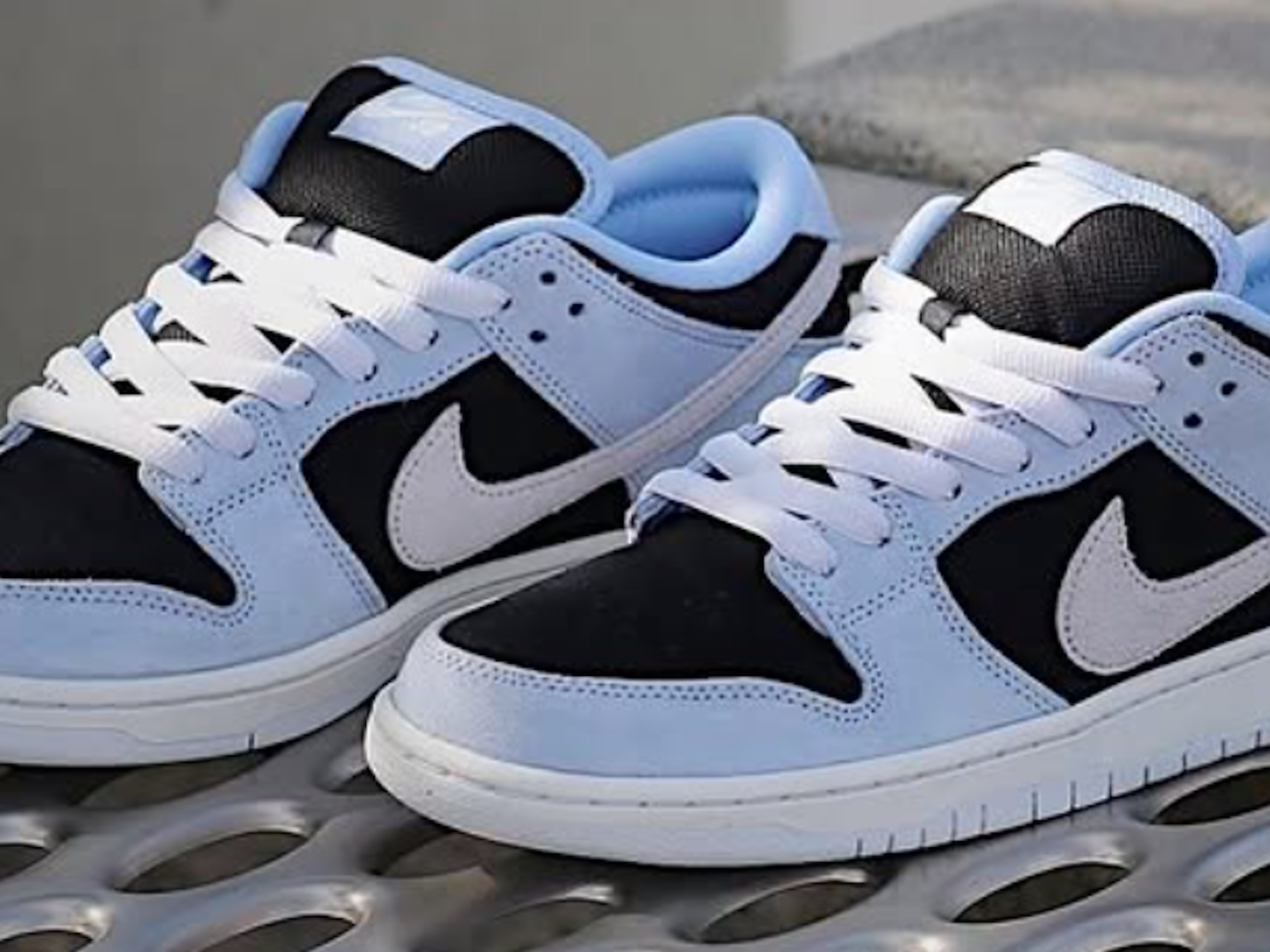 nike dunks aluminum
