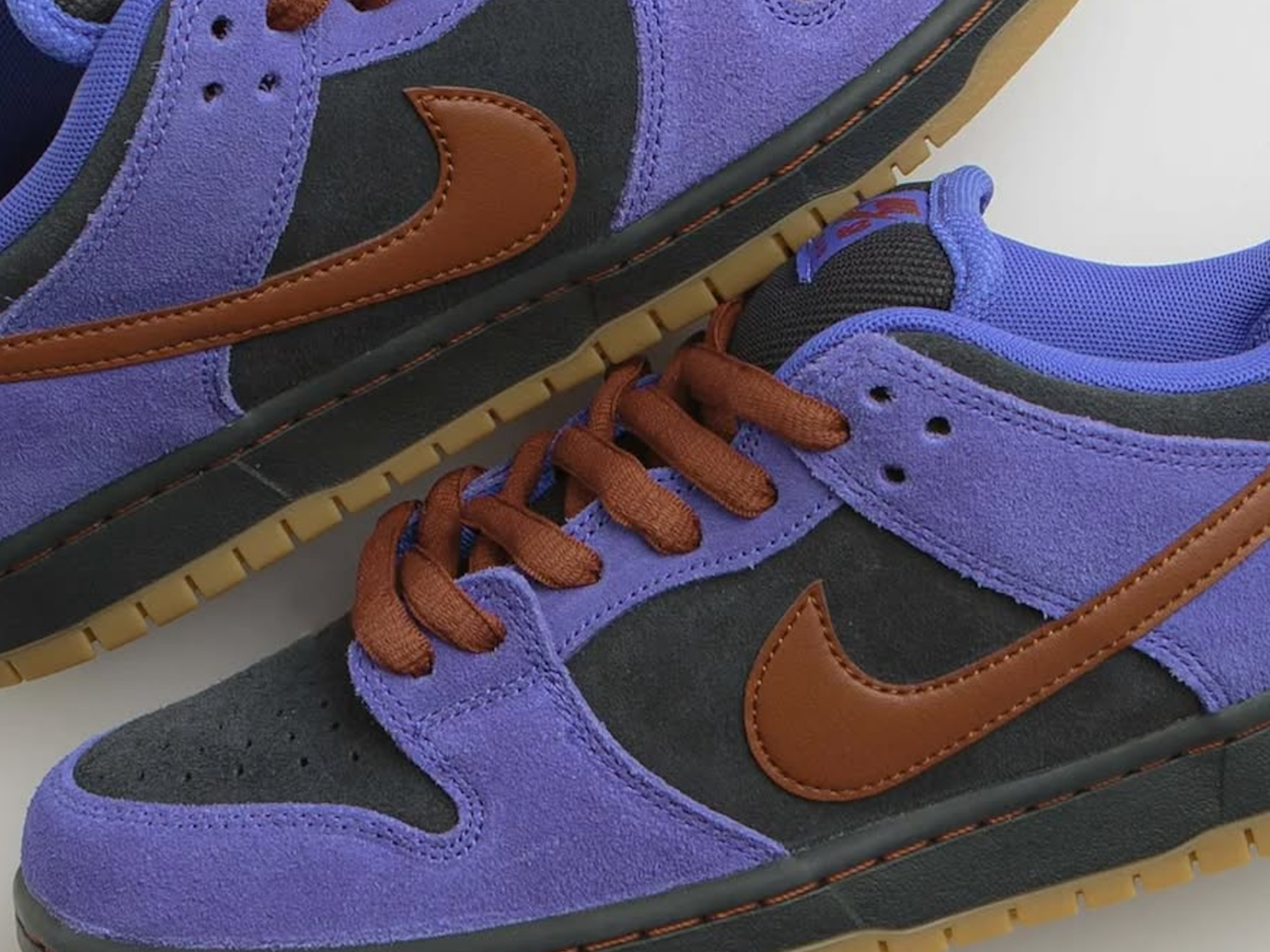 nike dunks violet