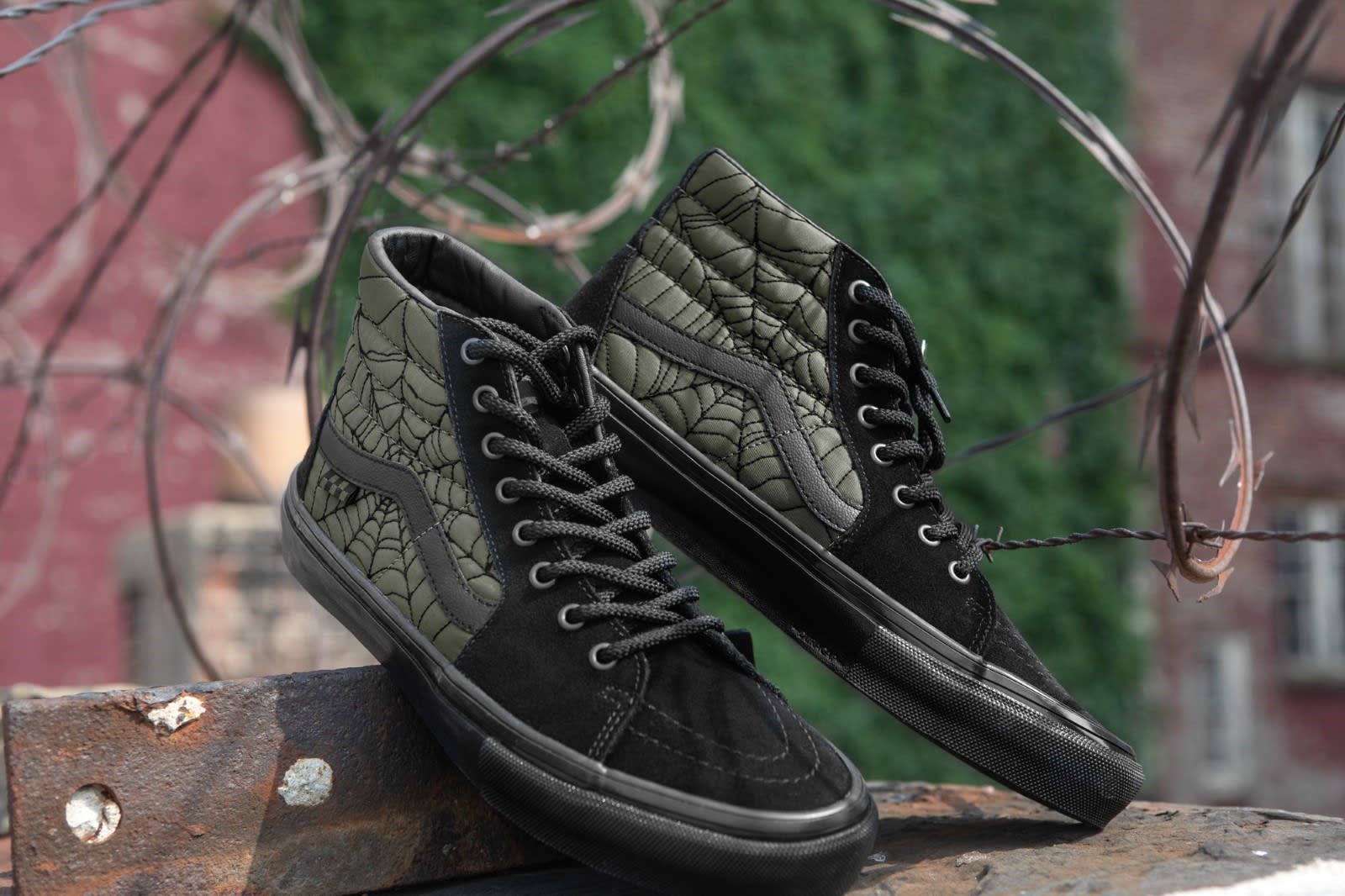 スケートボード Vans Skate Sk8-Hi Ben Kadow Spider Web Ben Kadow's Vans Sk8-Hi - Skateboarding