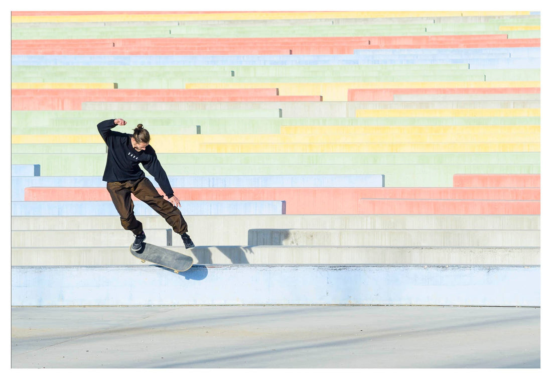 GUSTAV TONESSEN flip back smith Color Curbs