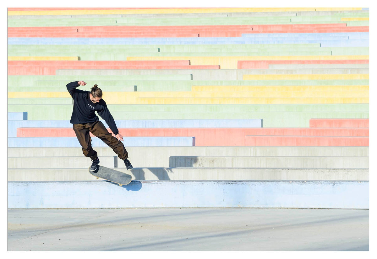 GUSTAV TONESSEN flip back smith Color Curbs