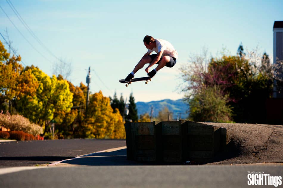 Matty Hunt ollie in Walnut Creek, California.